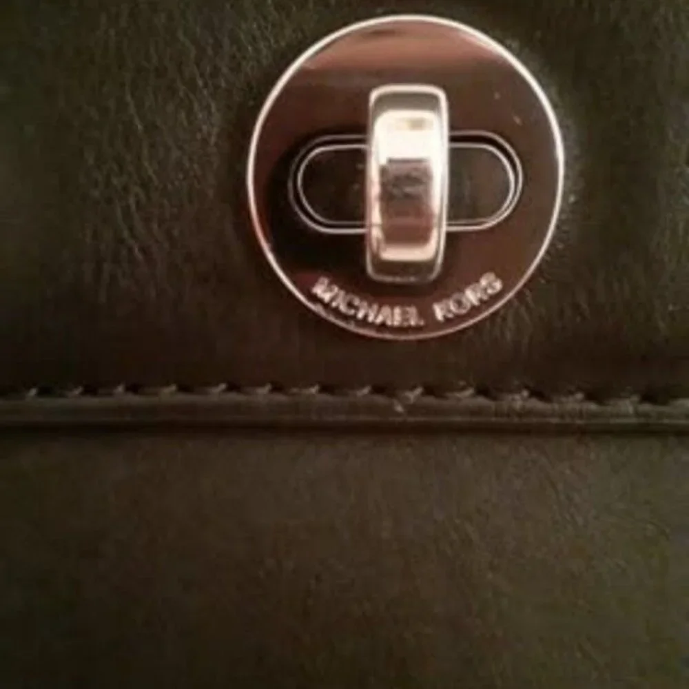 Excellent Condition Michael Kors Genuine Leather Rivington Stud Crossbody Purse - Picture 4 of 6